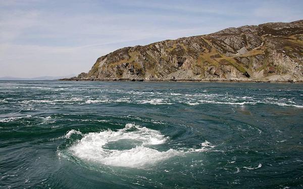 How Do Water Whirlpools Form? - How does a whirlpool form?